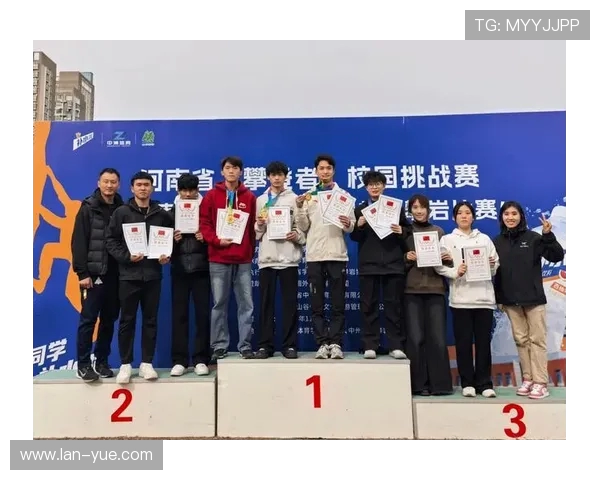 成都攀岩队在极限运动会中以56分稳居积分榜首位