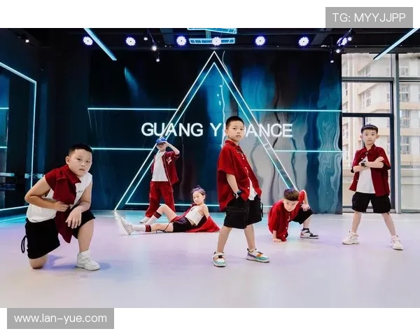 深圳街舞队灵活性变革引发热议街舞文化新潮流与发展探讨