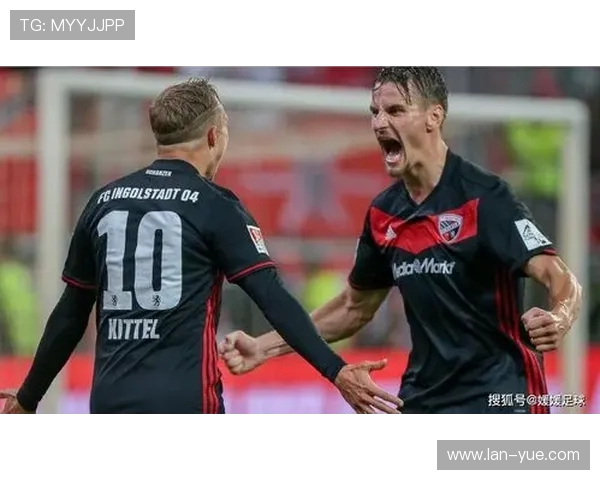 冈山绿雏与山口雷诺的激烈对决展现足球魅力与团队精神