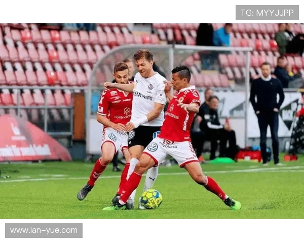 斯特罗姆与维的精彩对决揭示了足球战术的深度与魅力