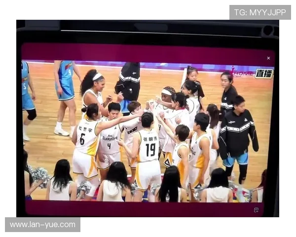 泰国女篮与中国香港女篮激战正酣争夺亚洲篮球赛重要胜利