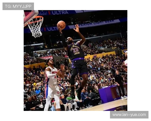 火箭队与湖人队19日激战正酣谁将赢得这场焦点对决