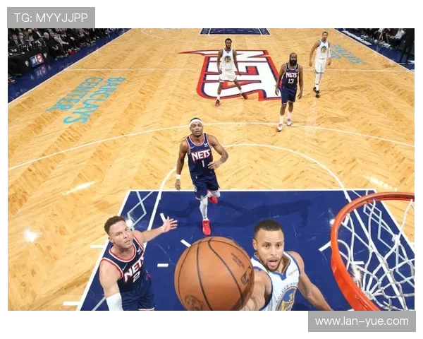 上海篮球队进攻革新之路探索全新战术体系与球员发展策略 上海篮球队进攻革新之路探索全新战术体系与球员发展策略